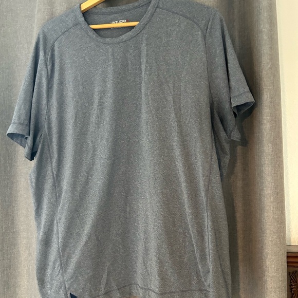 Untuckit x large - Picture 3 of 4